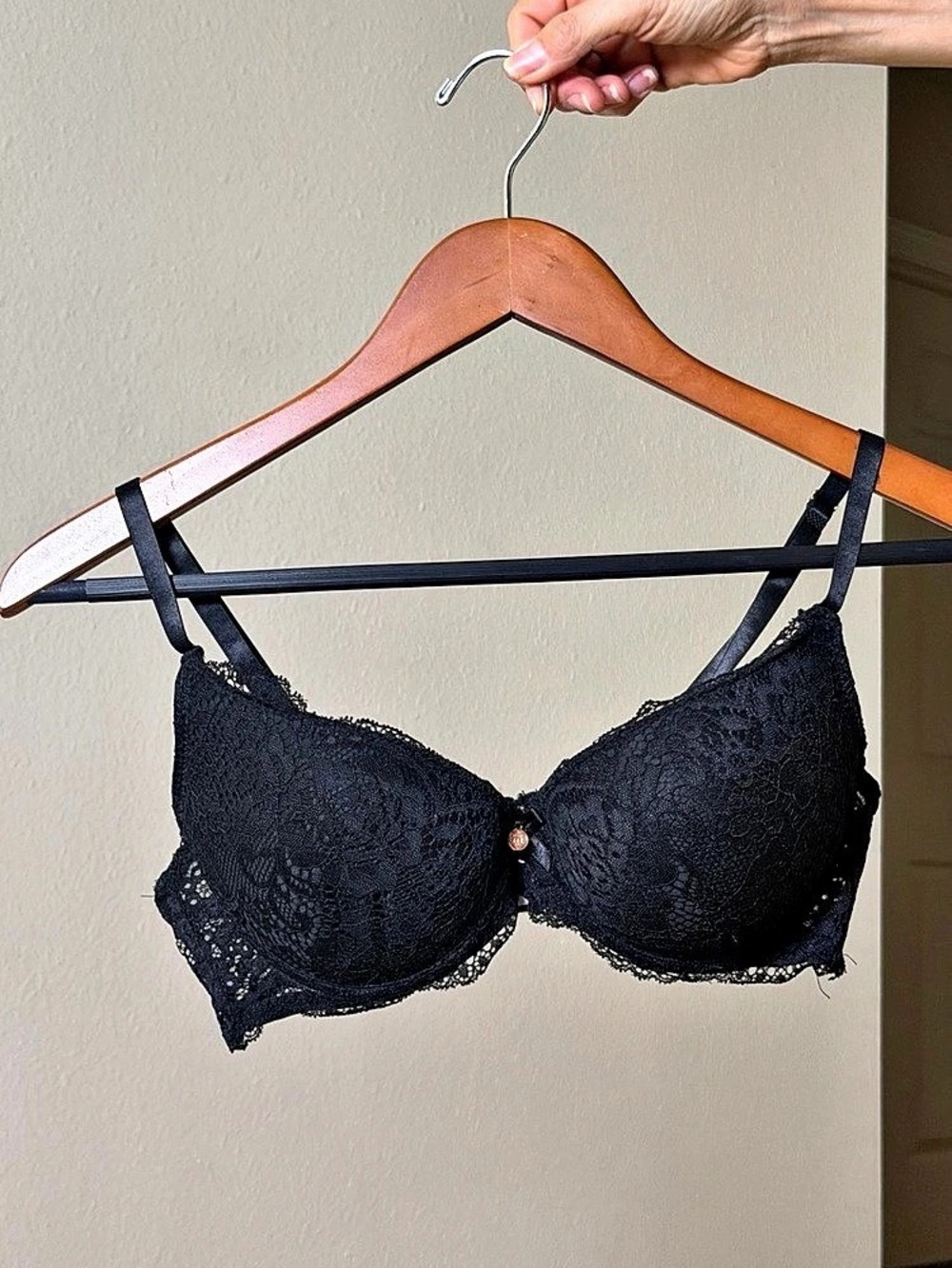 Lace Underwire Bra in Black Size 34C Like New